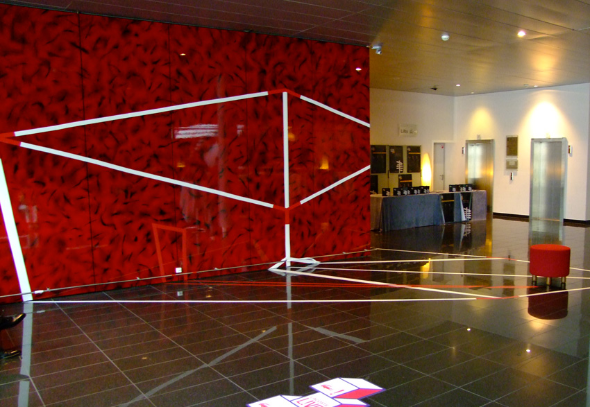 anamorphose réalisée par guillaume klein pour le parfum cube lacoste live